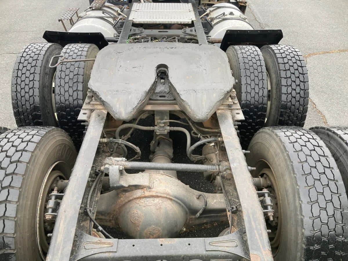 2019 International LT in Springfield, MA — photo 7