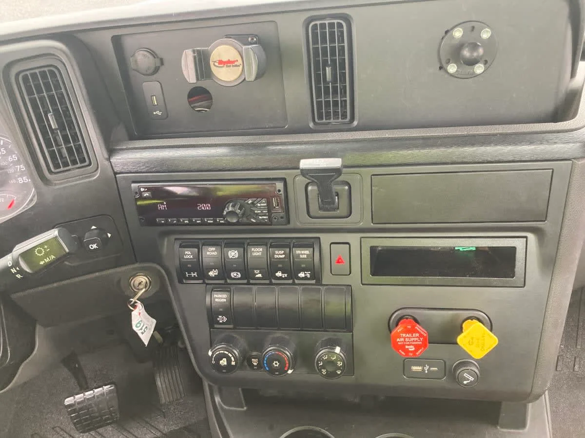 2019 International LT in Springfield, MA — photo 12