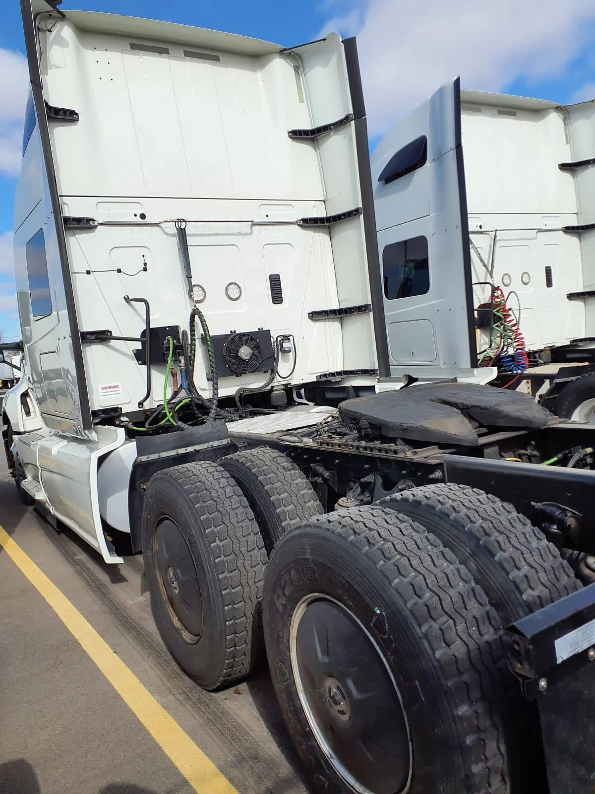 2019 International LT - image 6