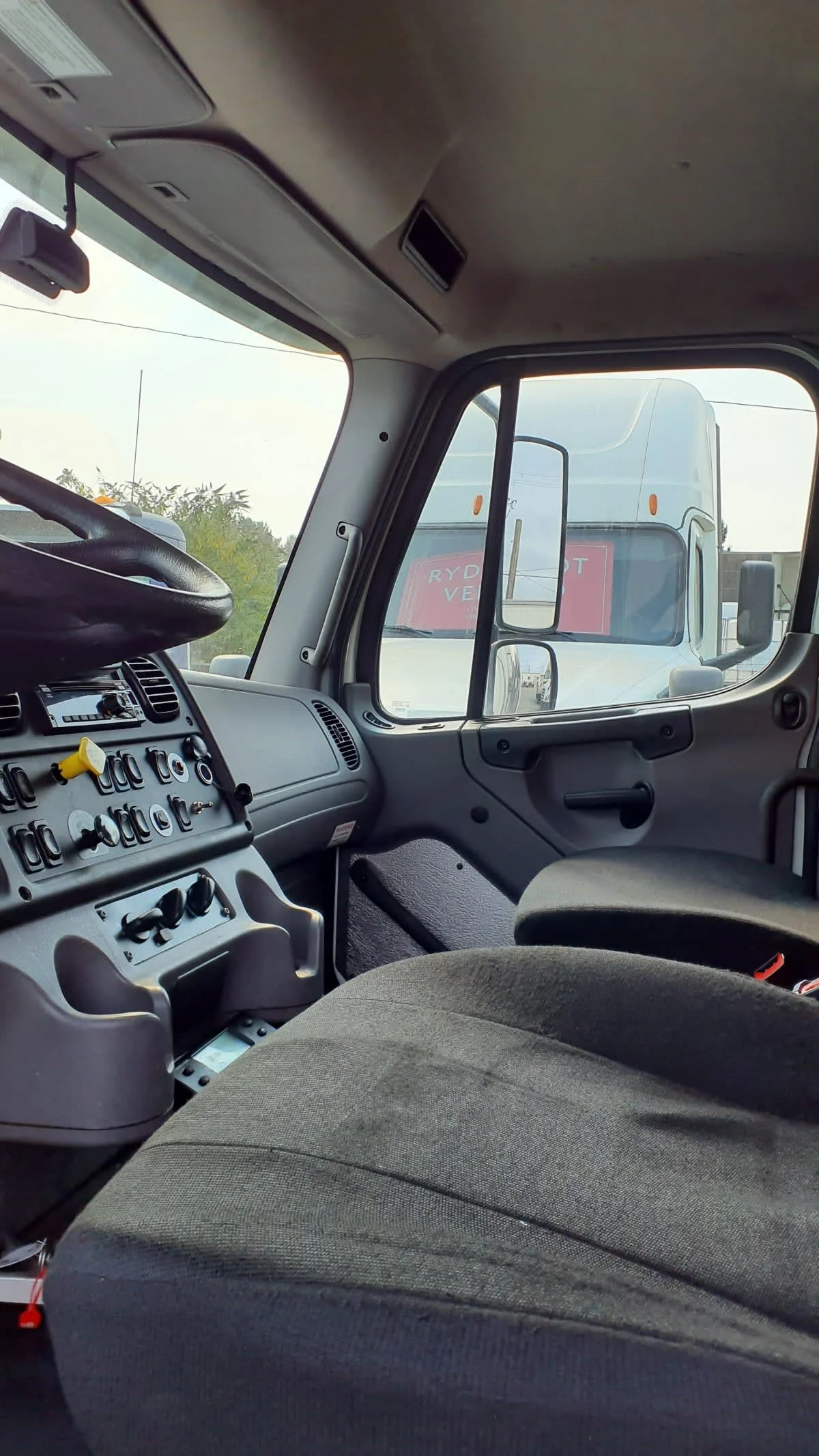 2019 Freightliner M2 106 in Tacoma, WA — photo 8