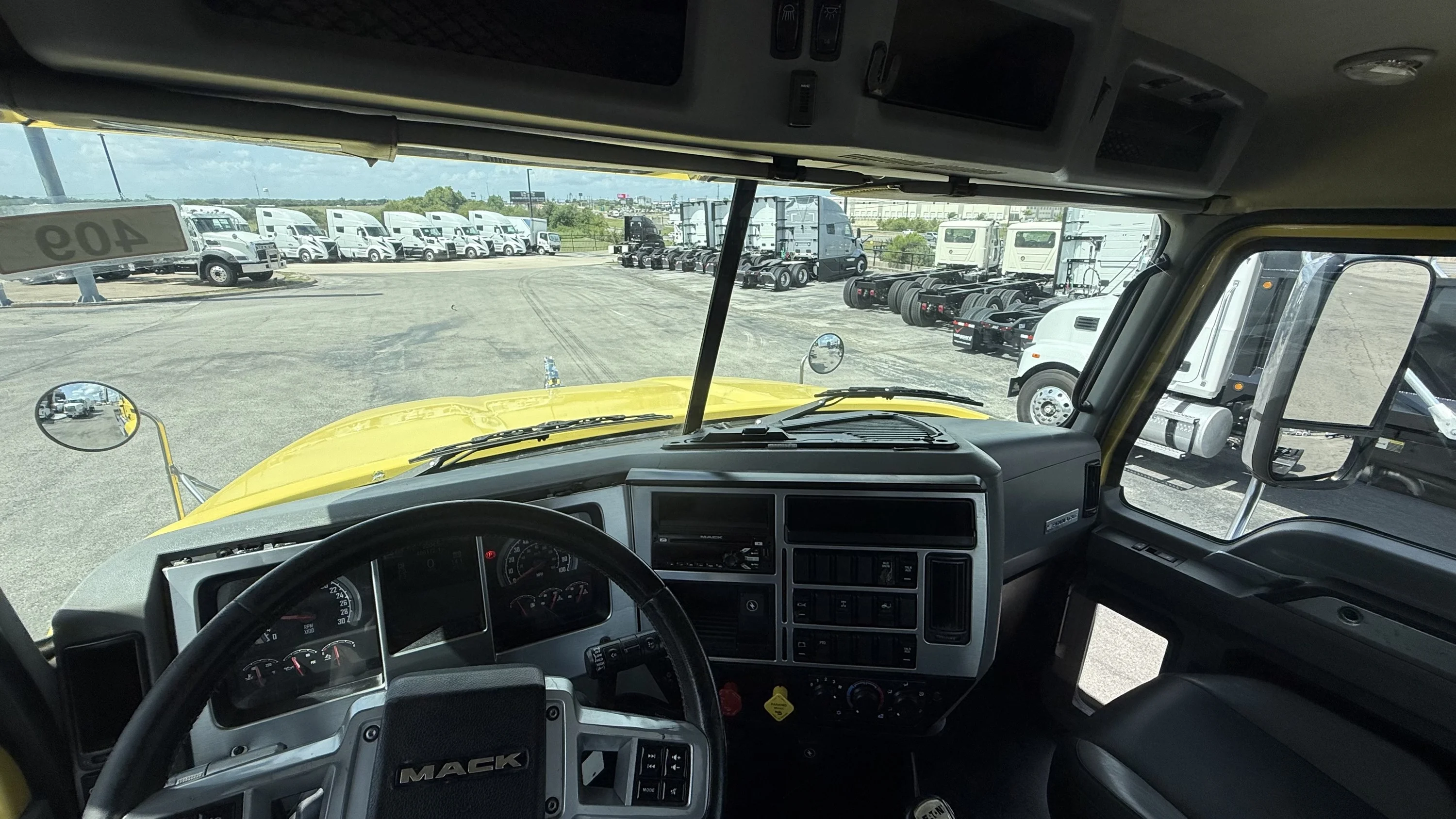 2020 Mack Pinnacle in Austin, TX — photo 19