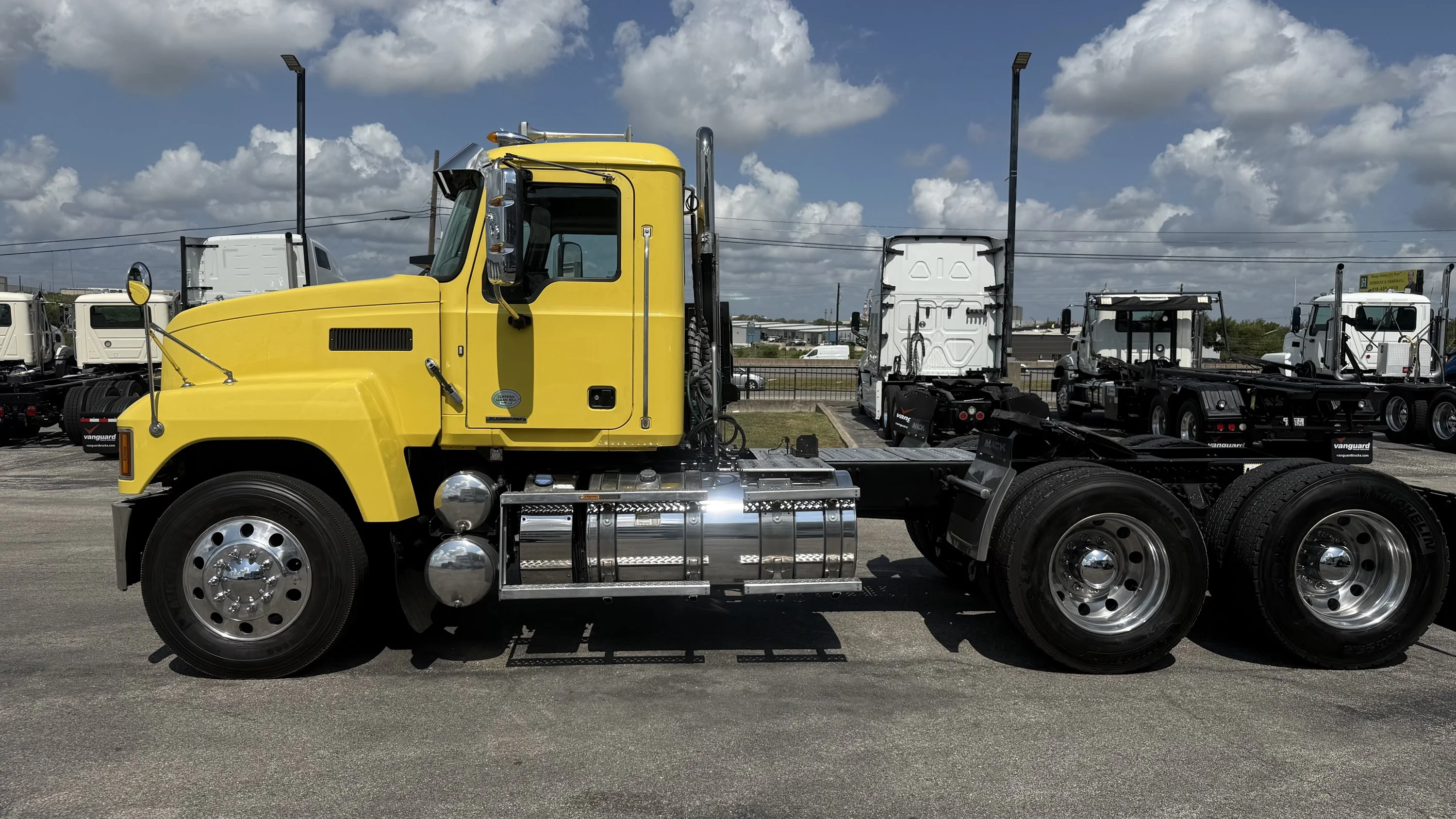 2020 Mack Pinnacle in Austin, TX — photo 13