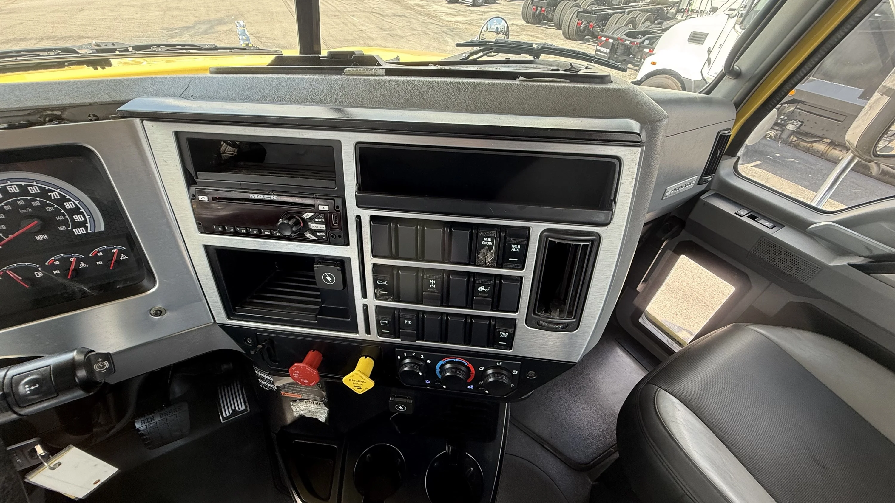 2020 Mack Pinnacle in Austin, TX — photo 17