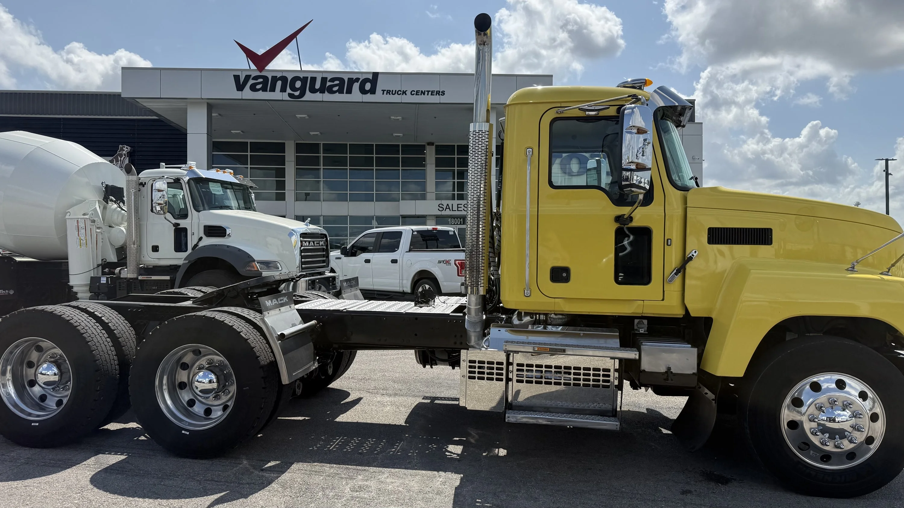 2020 Mack Pinnacle in Austin, TX — photo 4