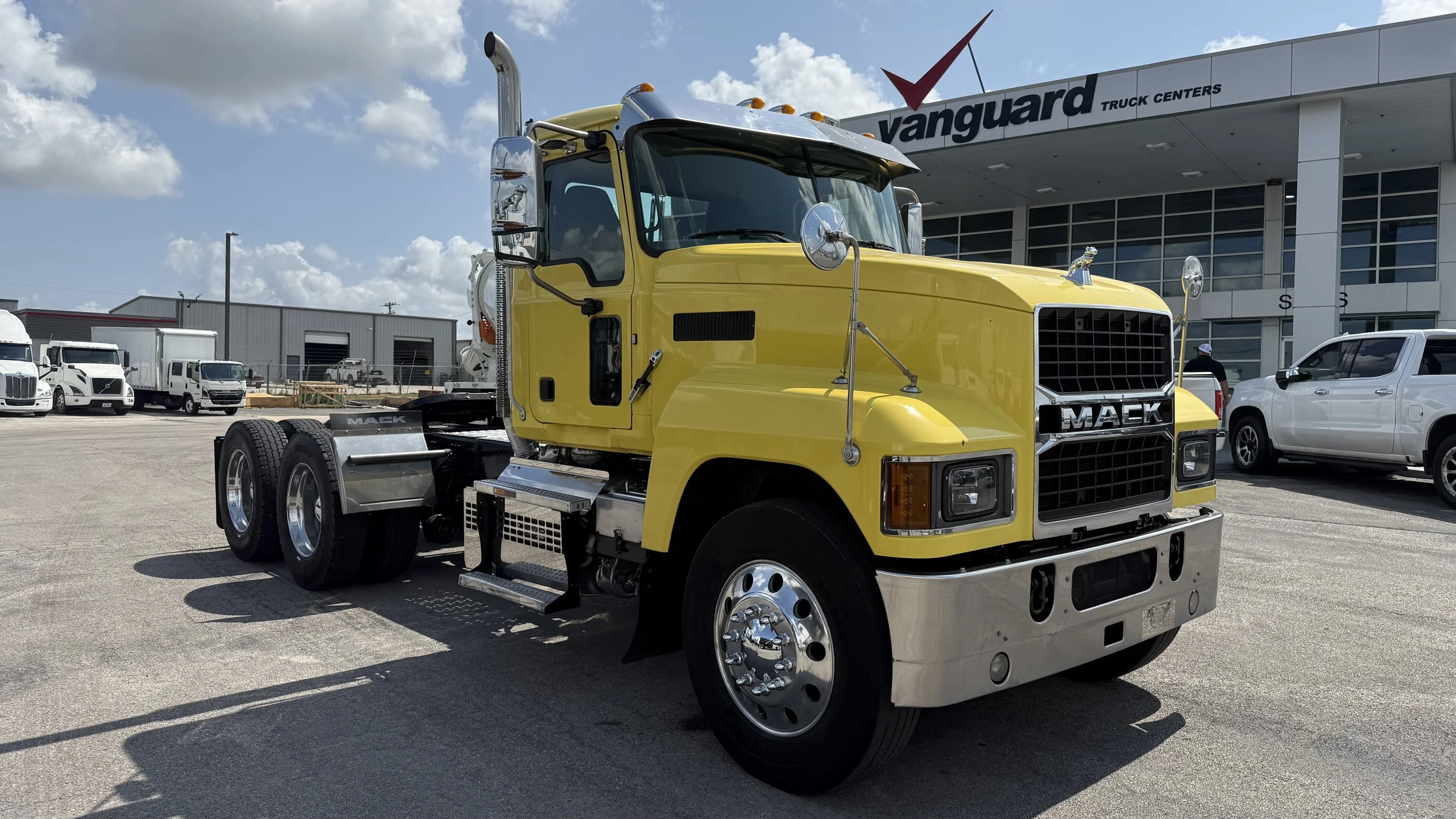 2020 Mack Pinnacle in Austin, TX — photo 3