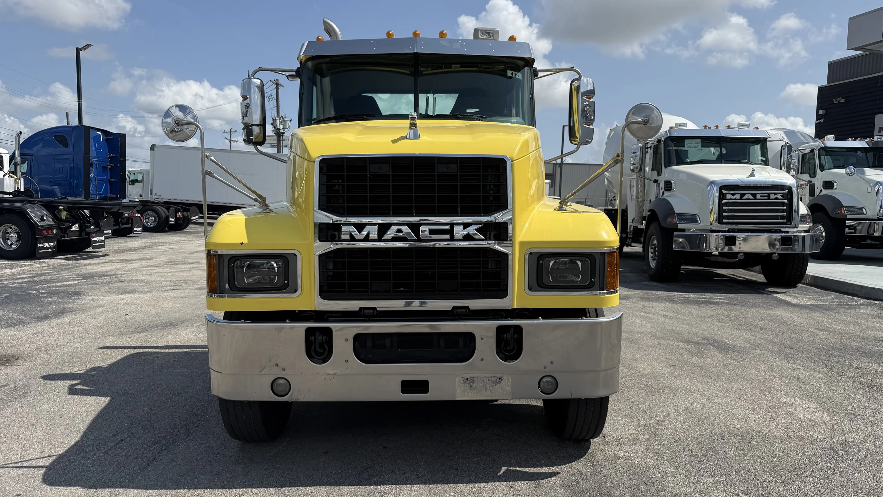 2020 Mack Pinnacle in Austin, TX — photo 2