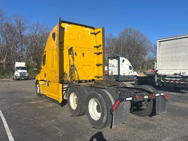2022 Freightliner Cascadia - image 5