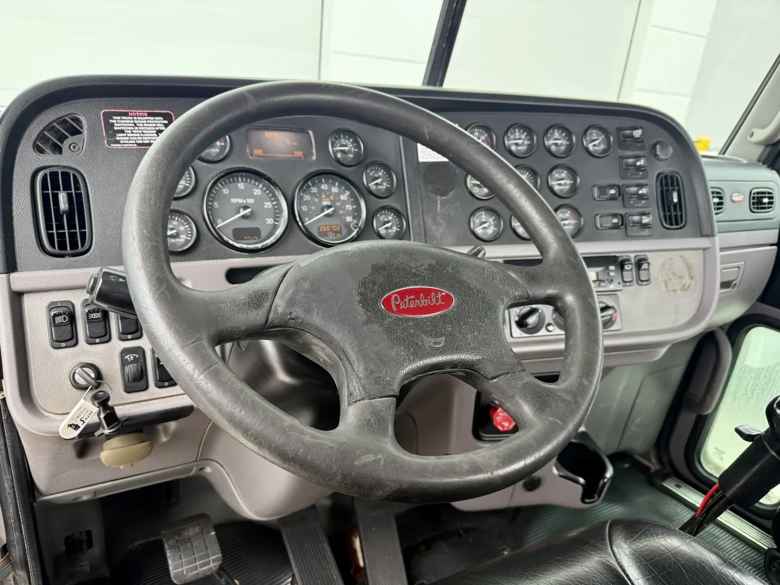 2013 Peterbilt 367 in New Lenox, IL — photo 15
