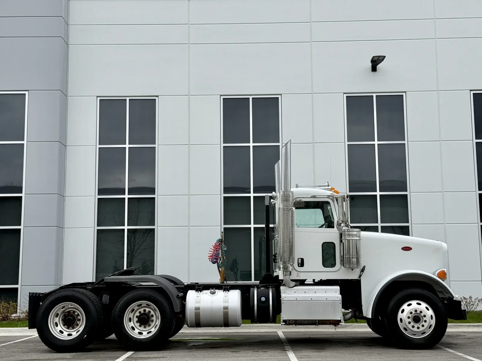 2013 Peterbilt 367 in New Lenox, IL — photo 3