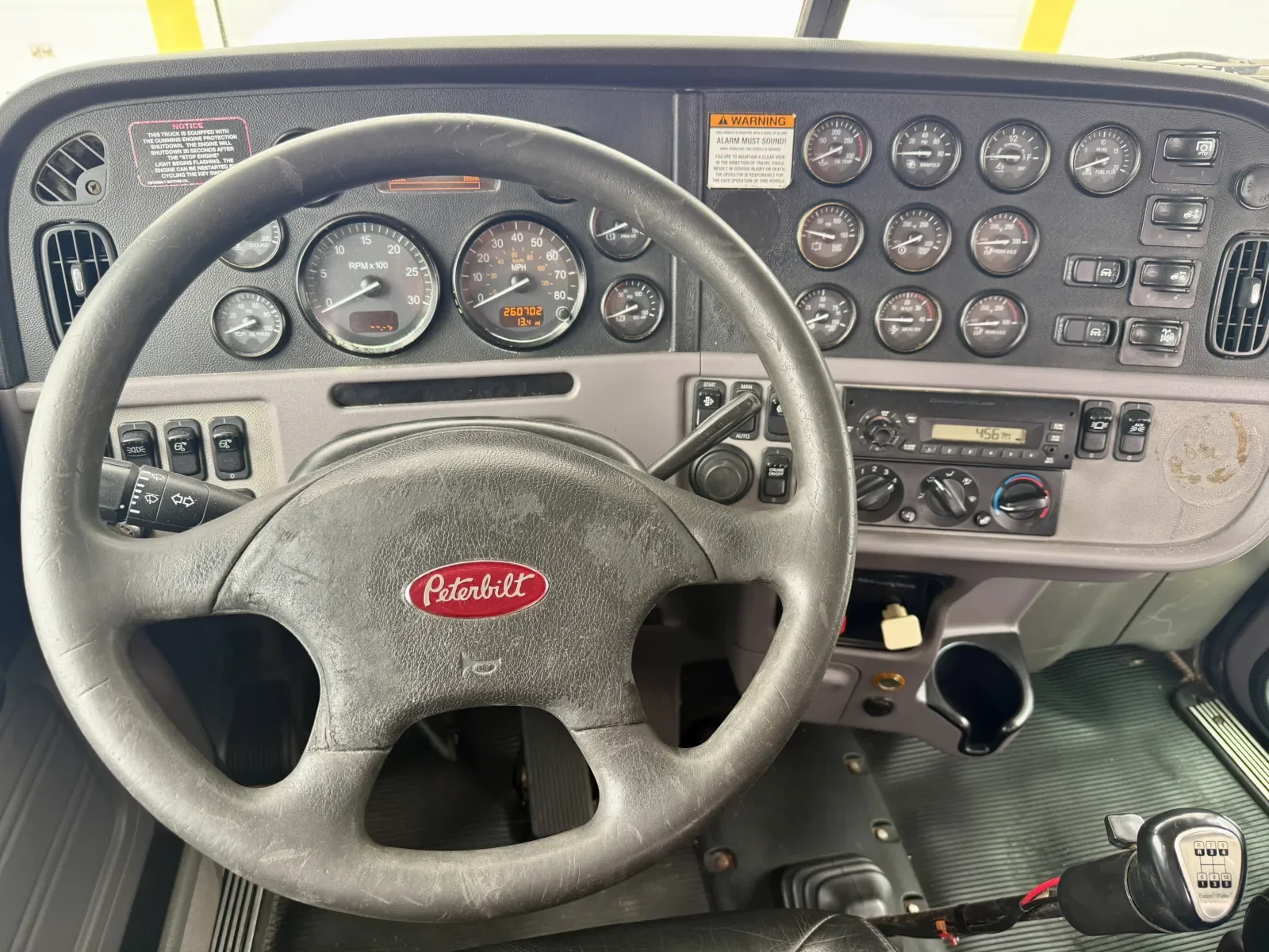 2013 Peterbilt 367 in New Lenox, IL — photo 16