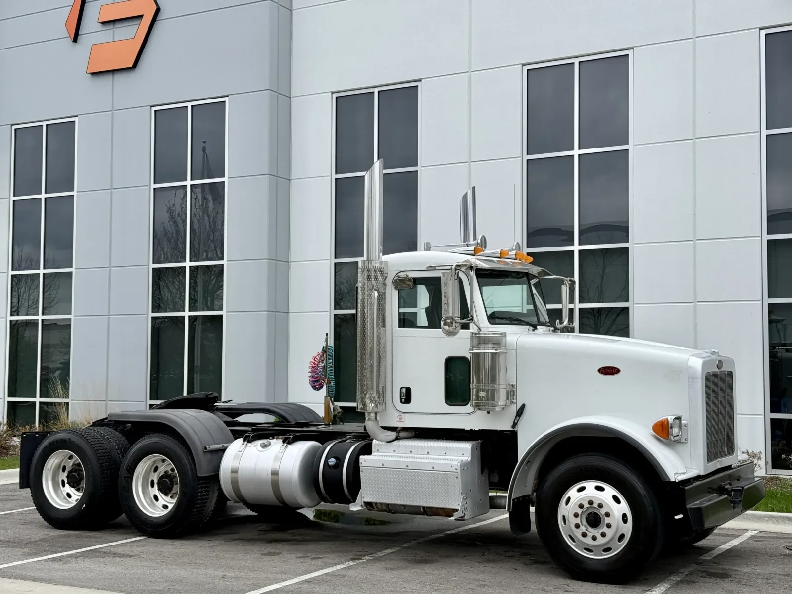 2013 Peterbilt 367 in New Lenox, IL — photo 2