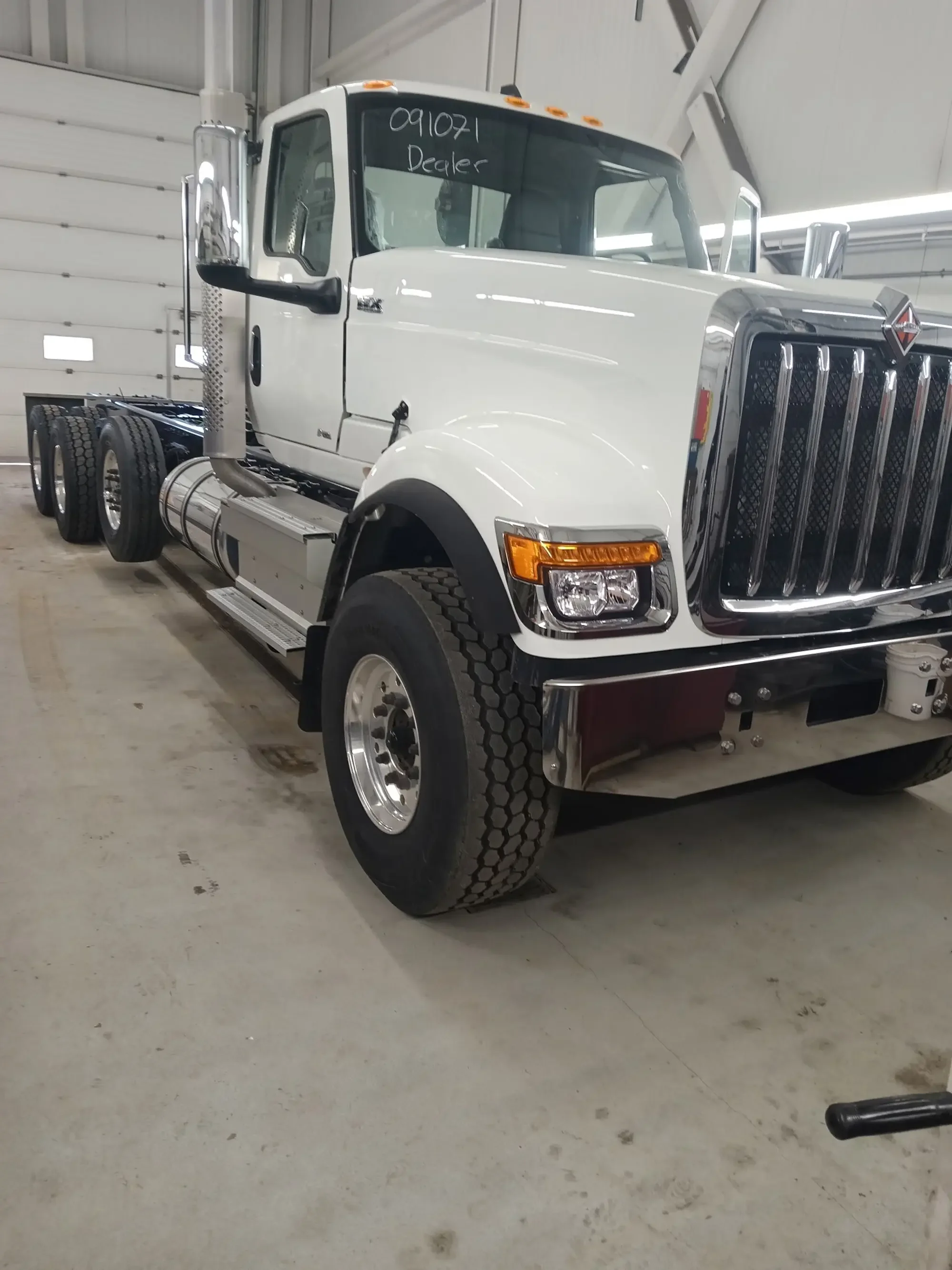 2024 International HX - image 15