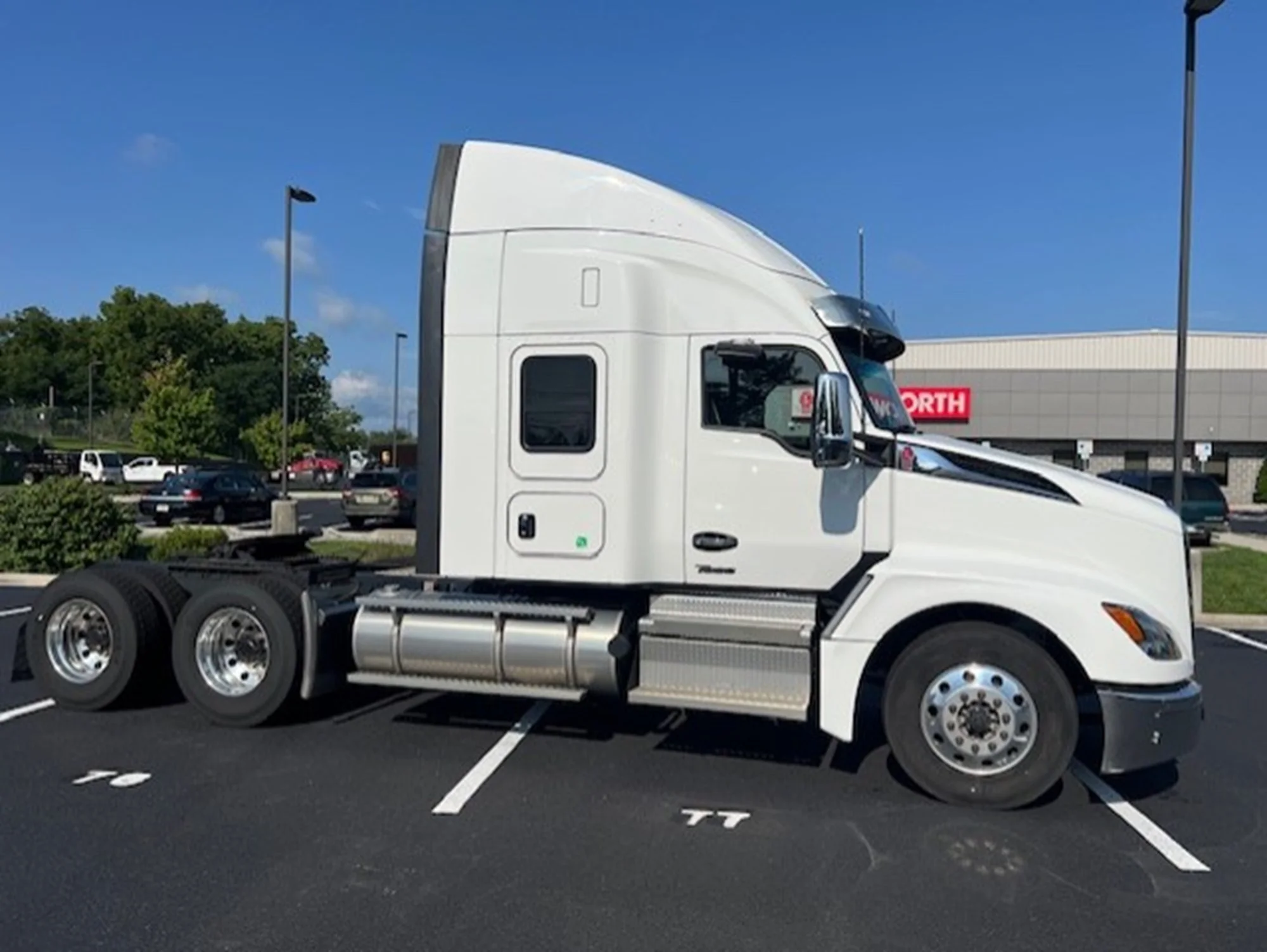2024 Kenworth T680 in Hagerstown, MD — photo 4