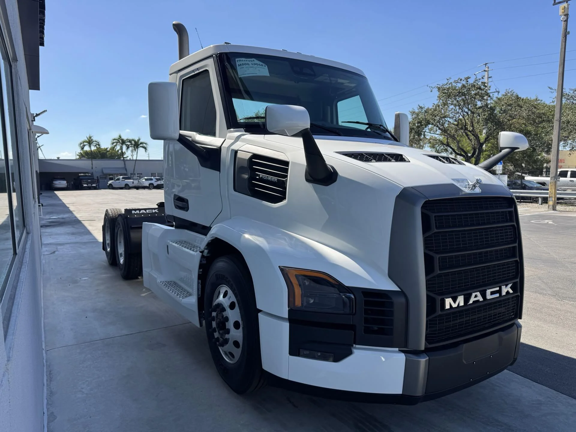 2026 Mack Pinnacle in Fort Lauderdale, FL — photo 3