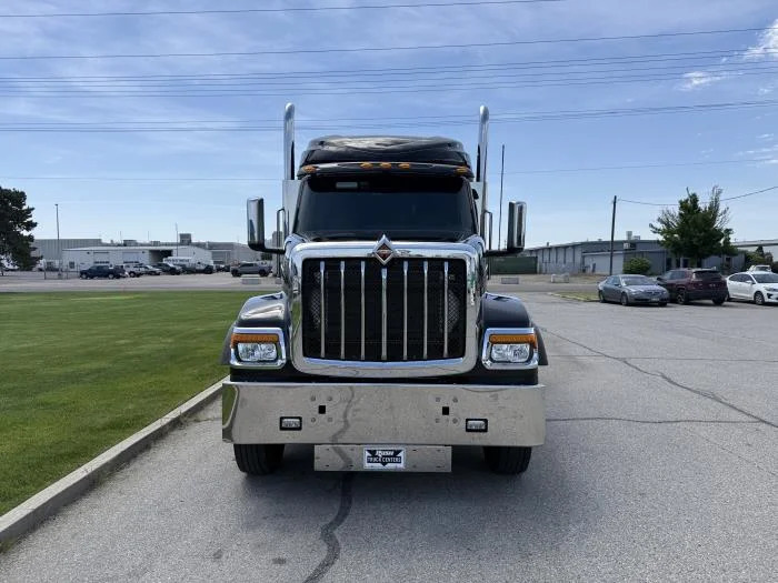 2026 International HX — photo 9