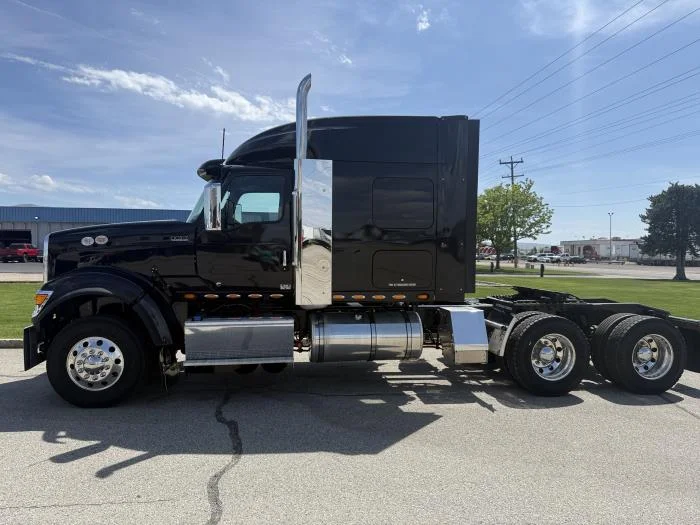 2026 International HX — photo 3
