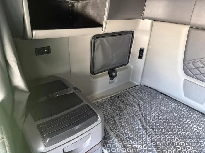 2026 International HX — photo 20