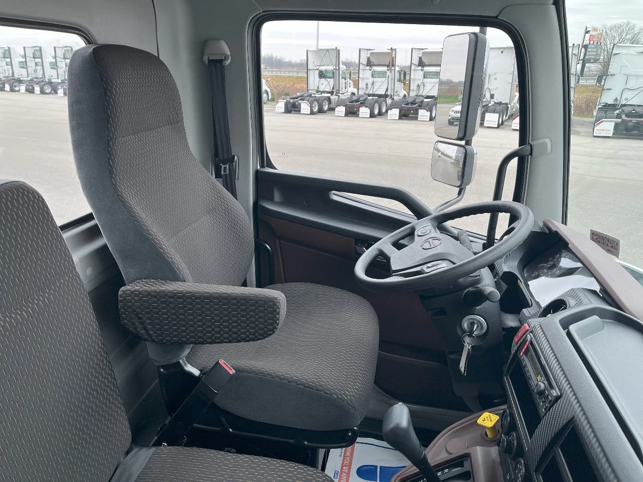 2025 Hino in Pendleton, IN — photo 14