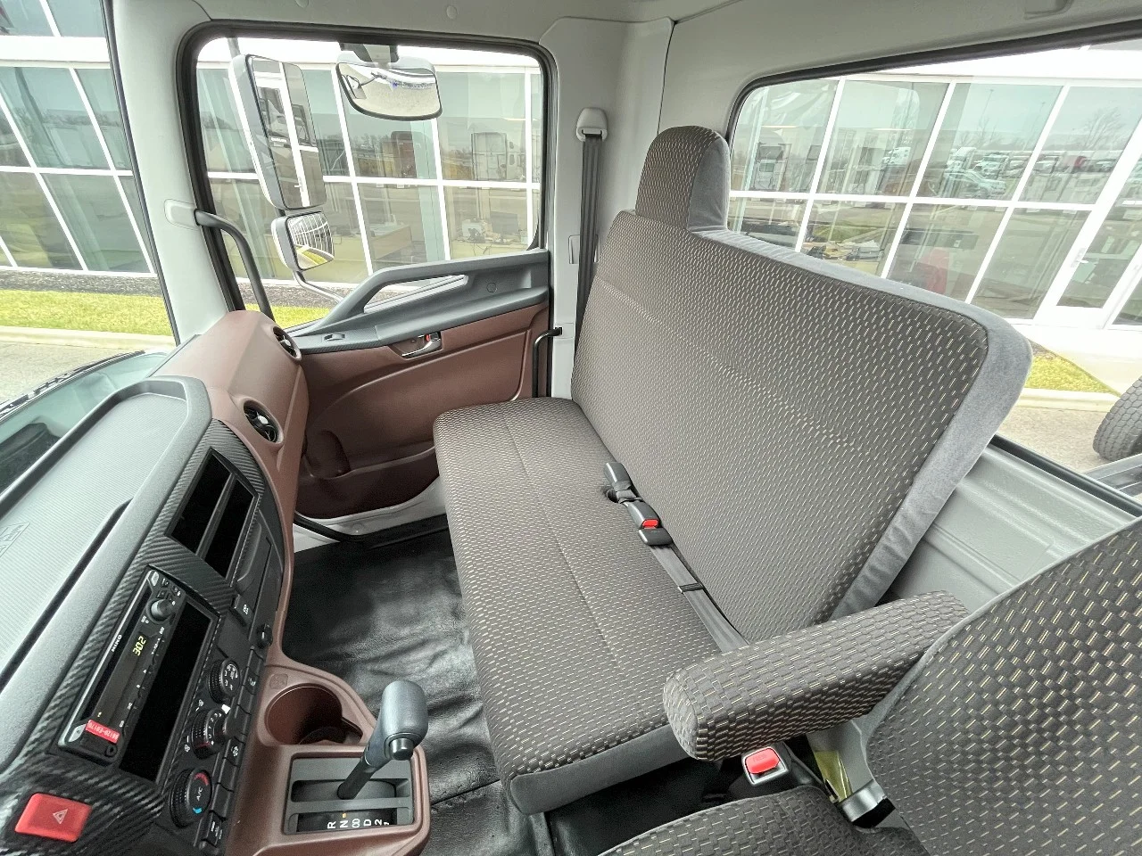 2025 Hino in Pendleton, IN — photo 13