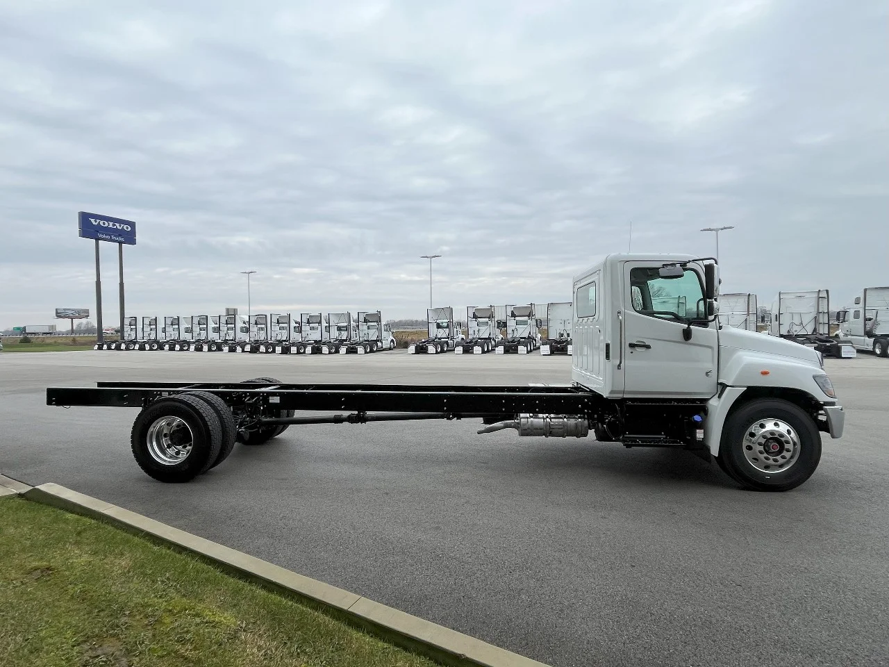 2025 Hino in Pendleton, IN — photo 4