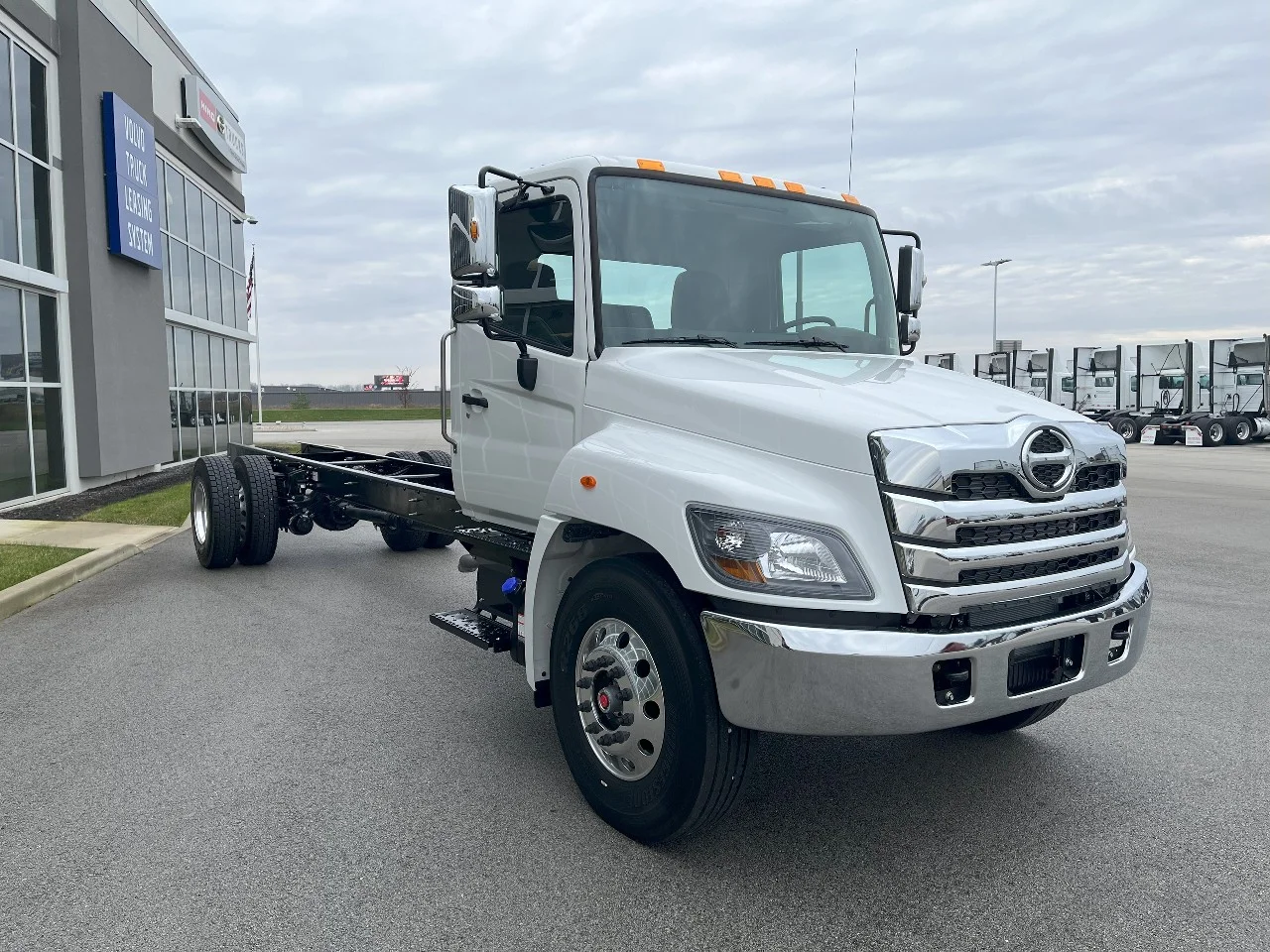 2025 Hino in Pendleton, IN — photo 3