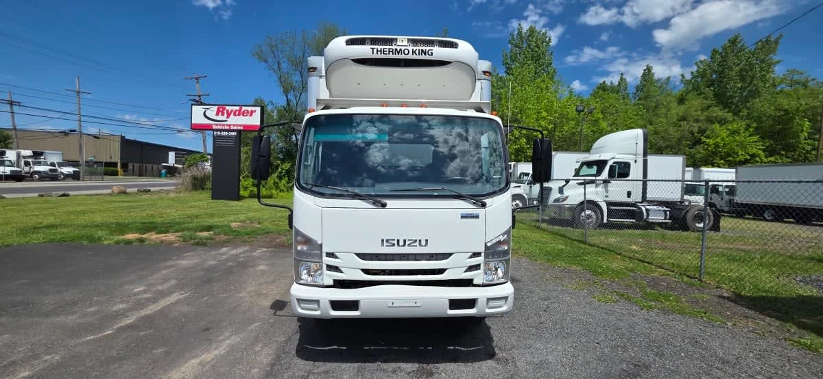 2018 Isuzu NRR in Bensalem, PA — photo 2