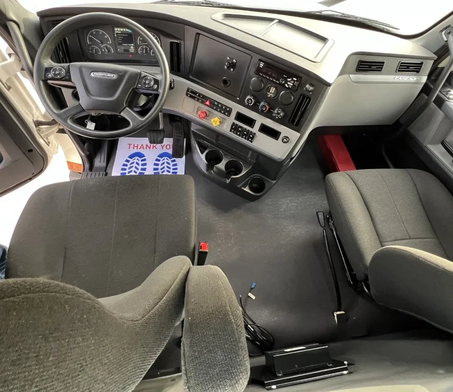 2021 Freightliner Cascadia - image 8