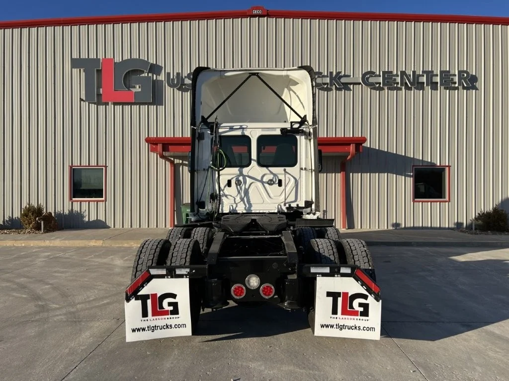 2021 Freightliner Cascadia - image 3