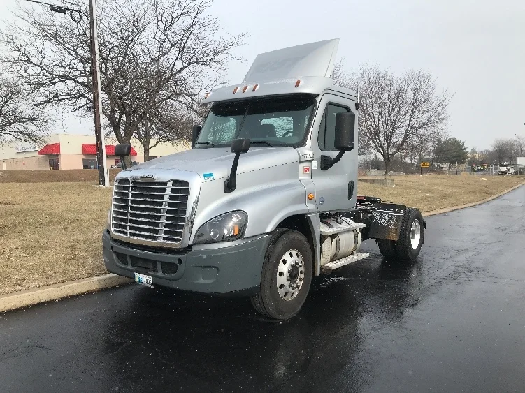 2018 Freightliner Cascadia - image 3