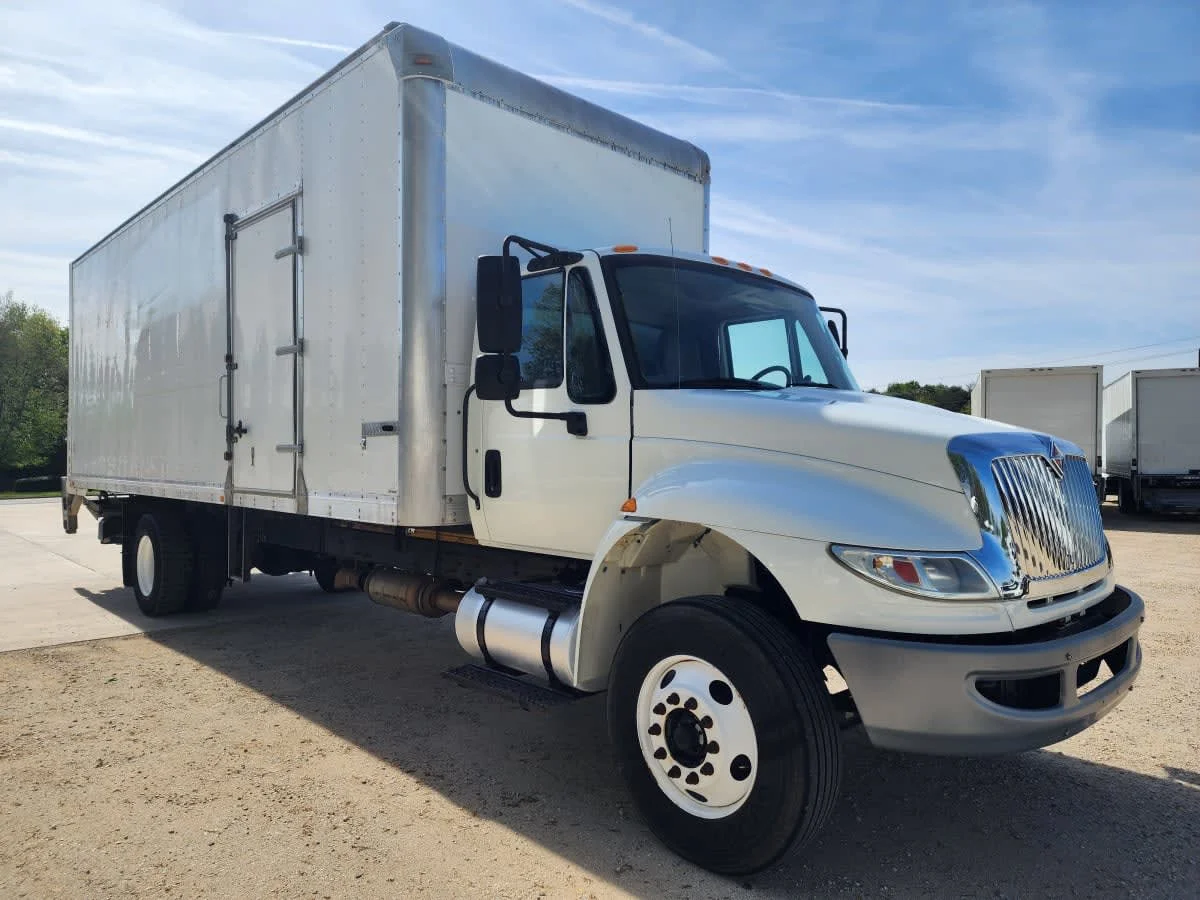 2016 International 4300 - image 3