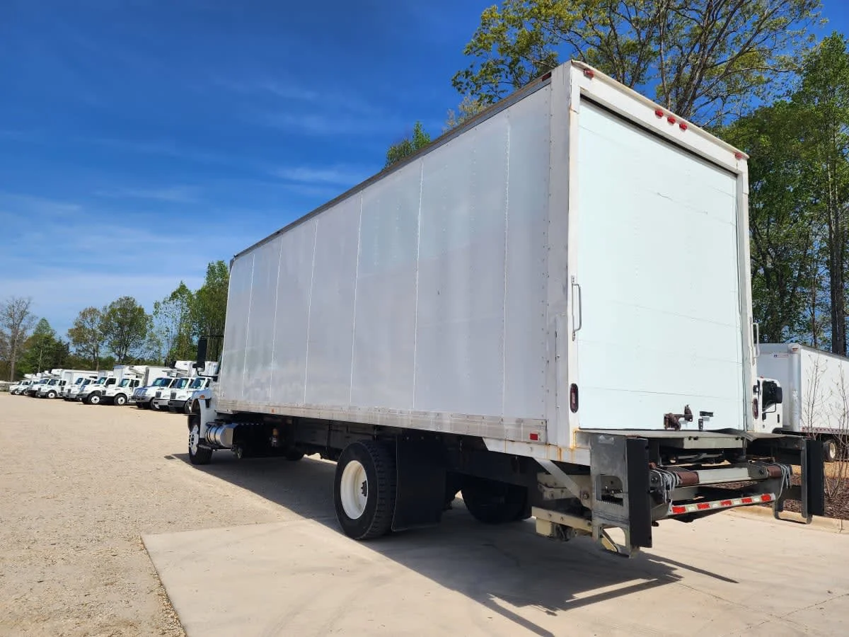 2016 International 4300 - image 6