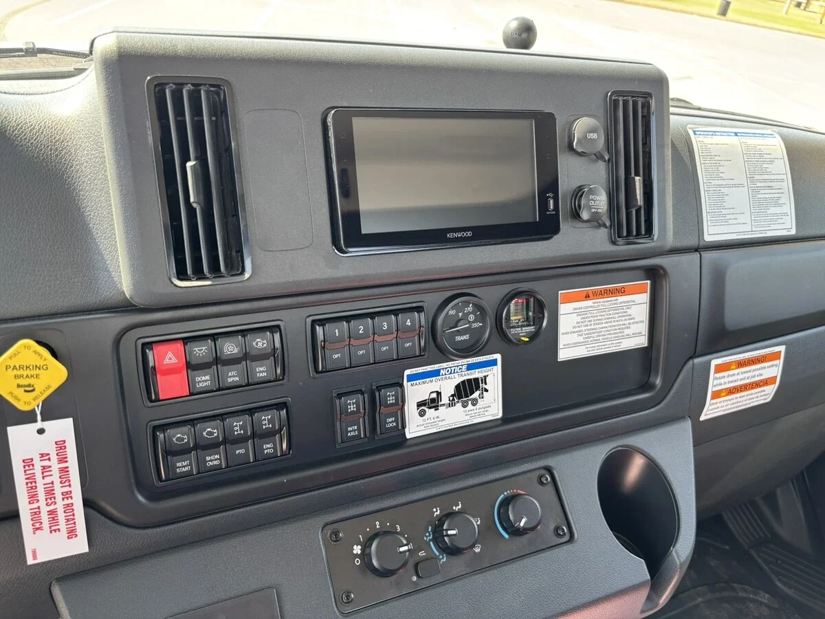 2027 Freightliner 114SD — photo 28