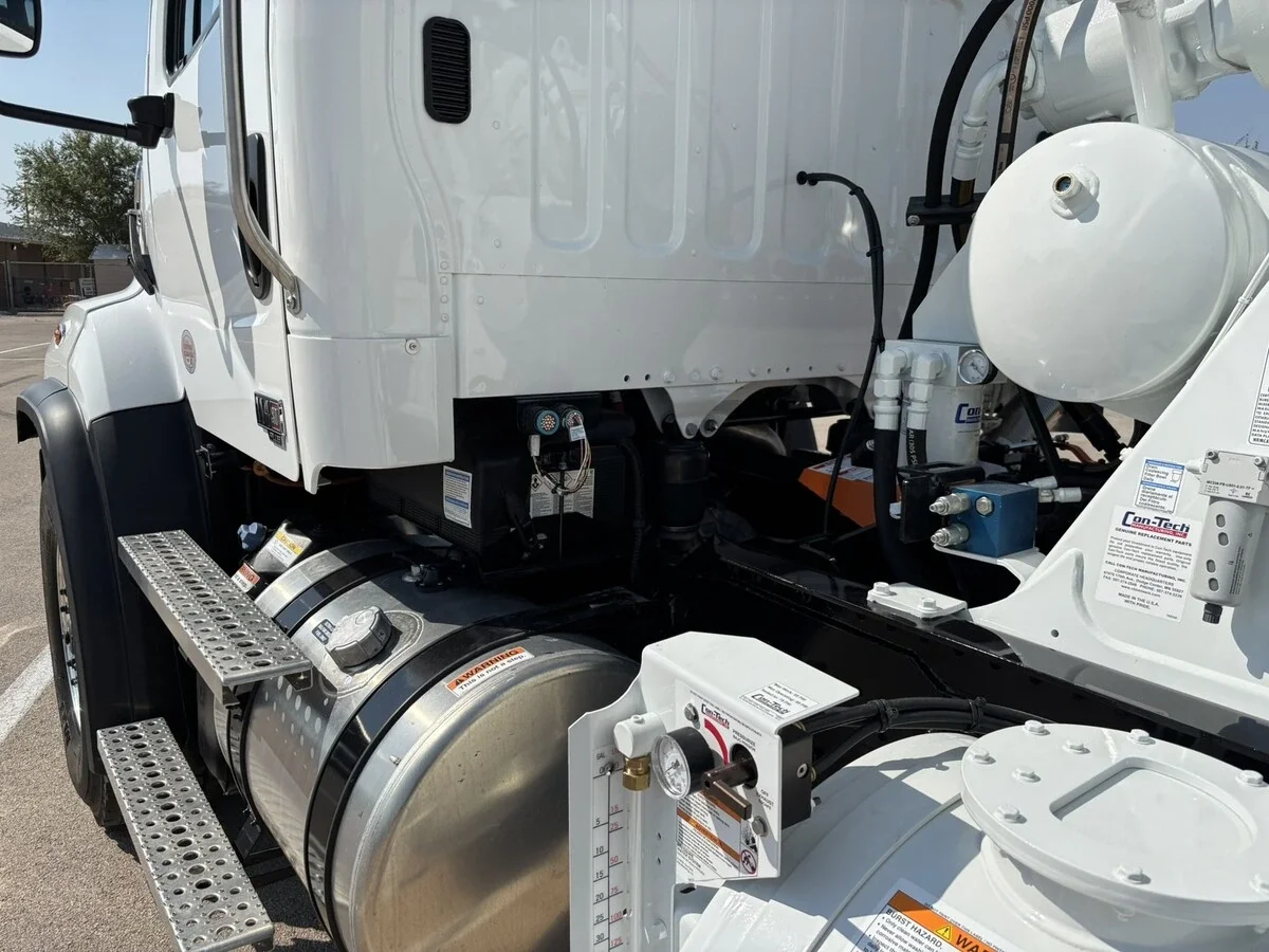 2027 Freightliner 114SD — photo 12