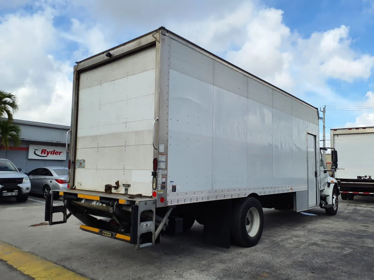 2019 International 4300 in Miami, FL — photo 4
