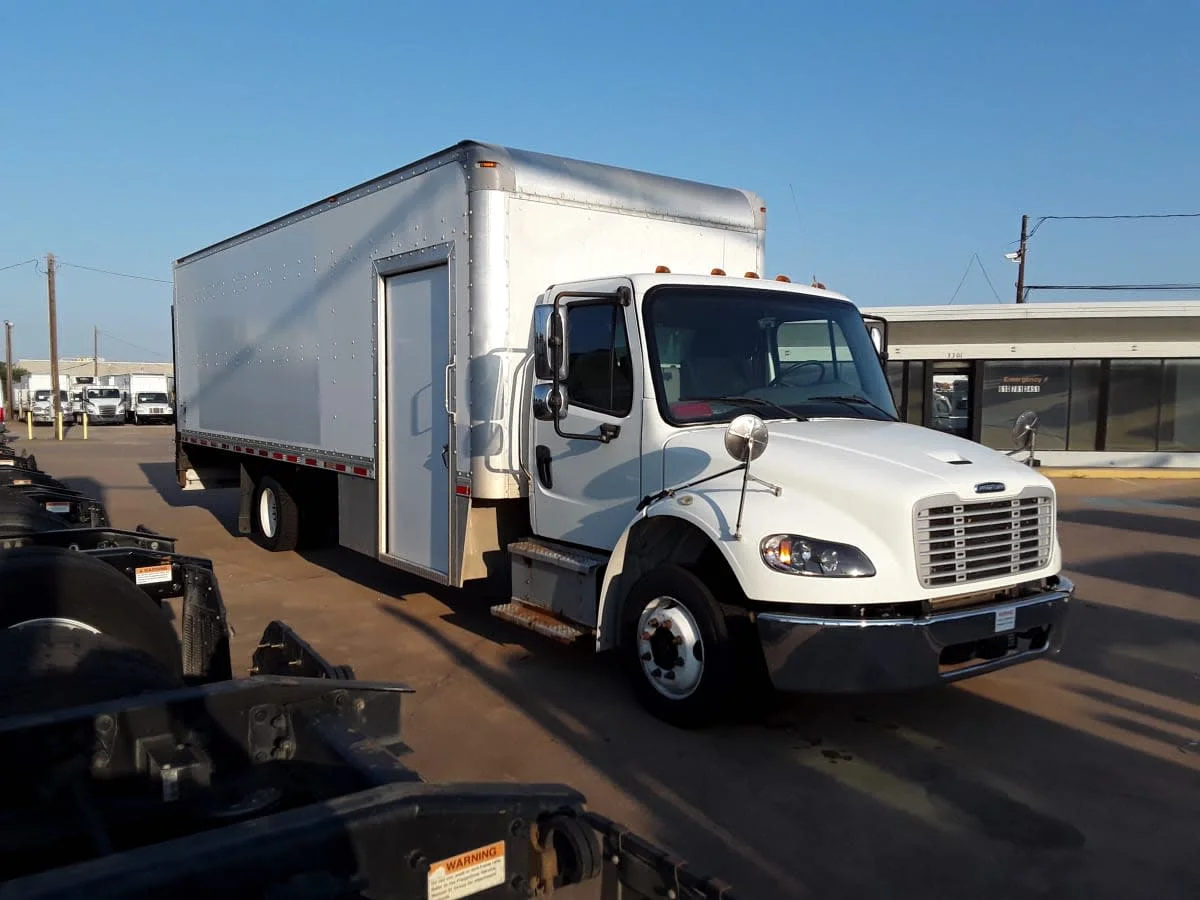 2019 Freightliner M2 106 - image 3