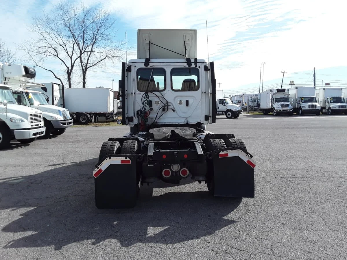 2020 Freightliner Cascadia - image 5