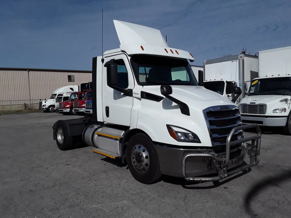 2020 Freightliner Cascadia in La Vergne, TN — photo 3