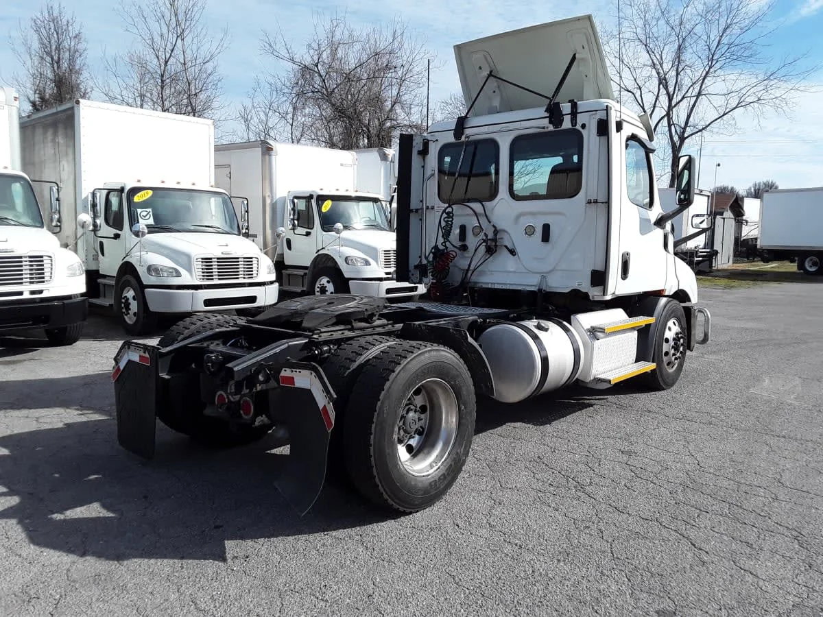 2020 Freightliner Cascadia in La Vergne, TN — photo 4