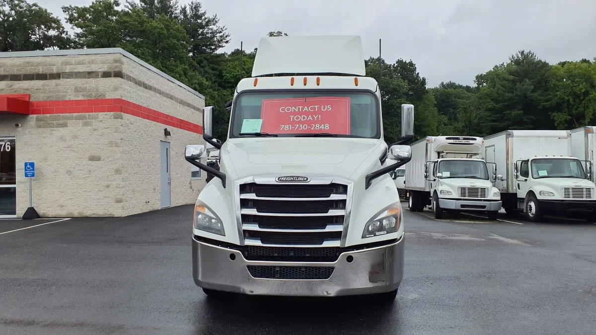 2020 Freightliner Cascadia in Norwood, MA — photo 2