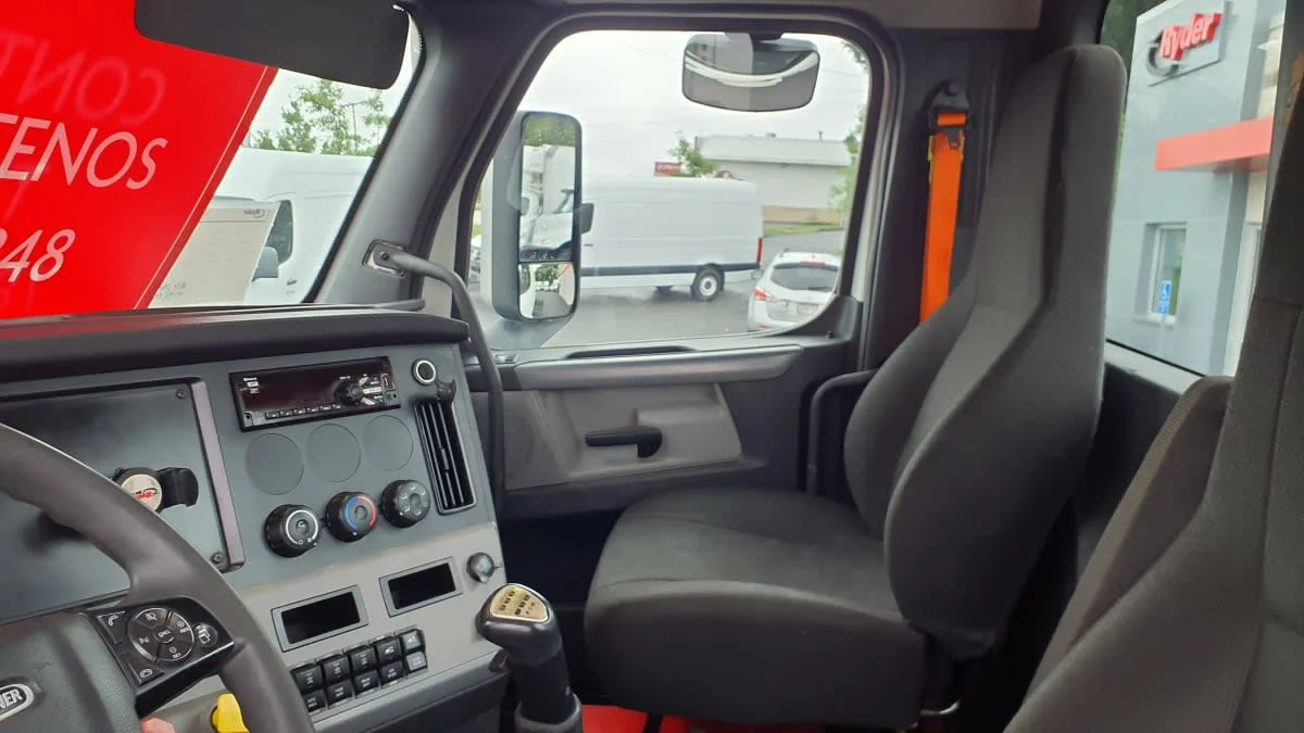 2020 Freightliner Cascadia in Norwood, MA — photo 7