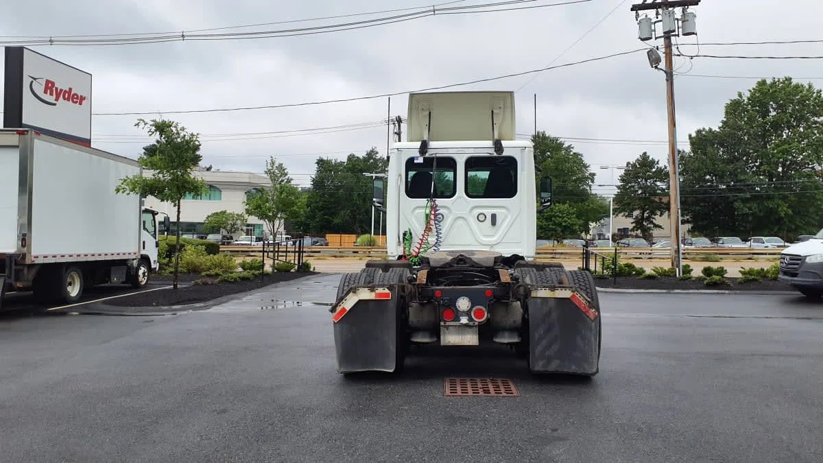 2020 Freightliner Cascadia in Norwood, MA — photo 5