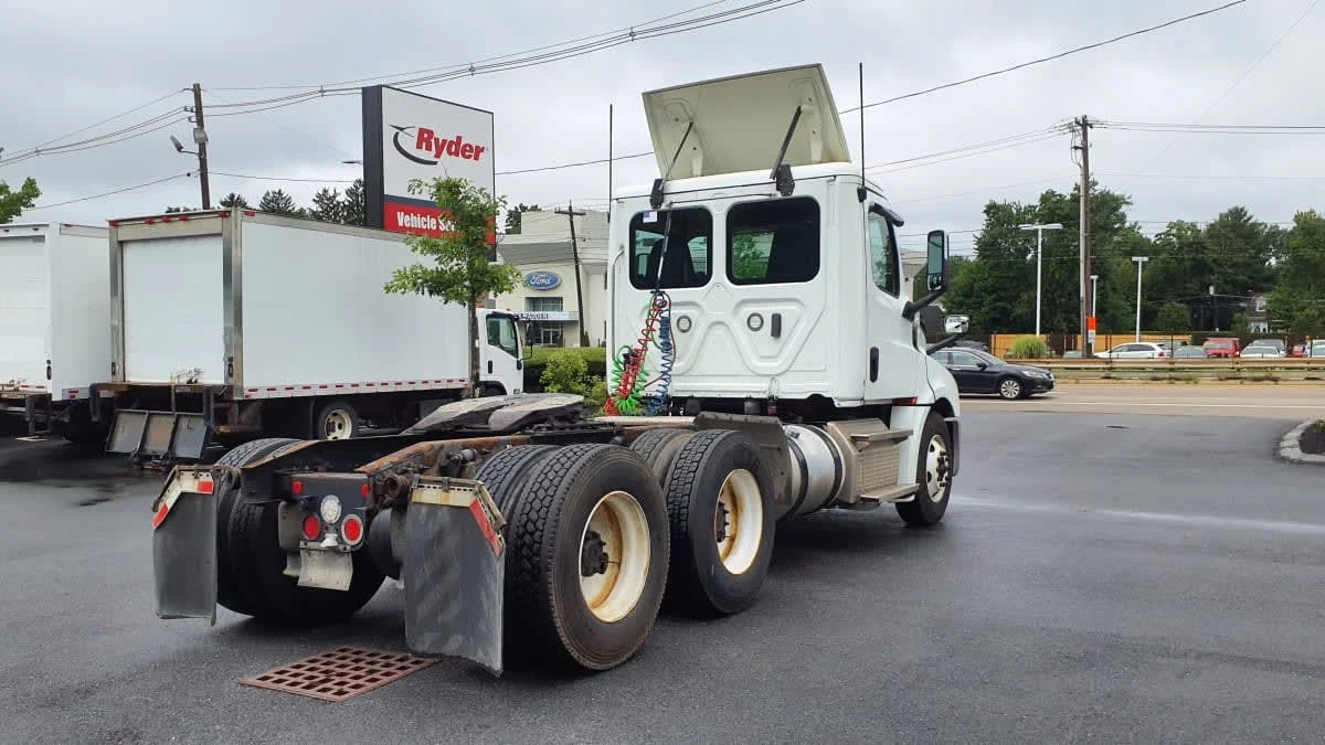 2020 Freightliner Cascadia in Norwood, MA — photo 4