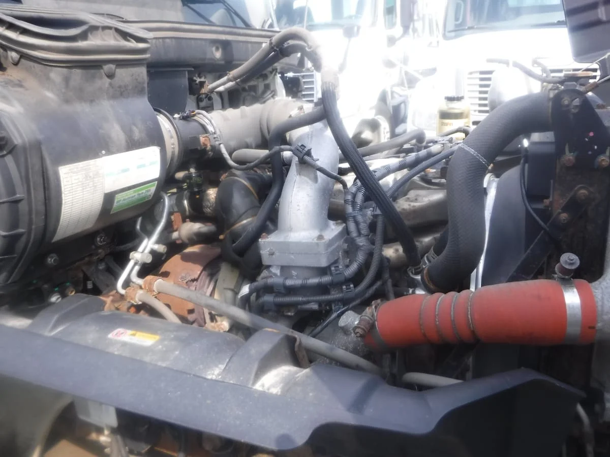 2018 Hino 338 - image 9