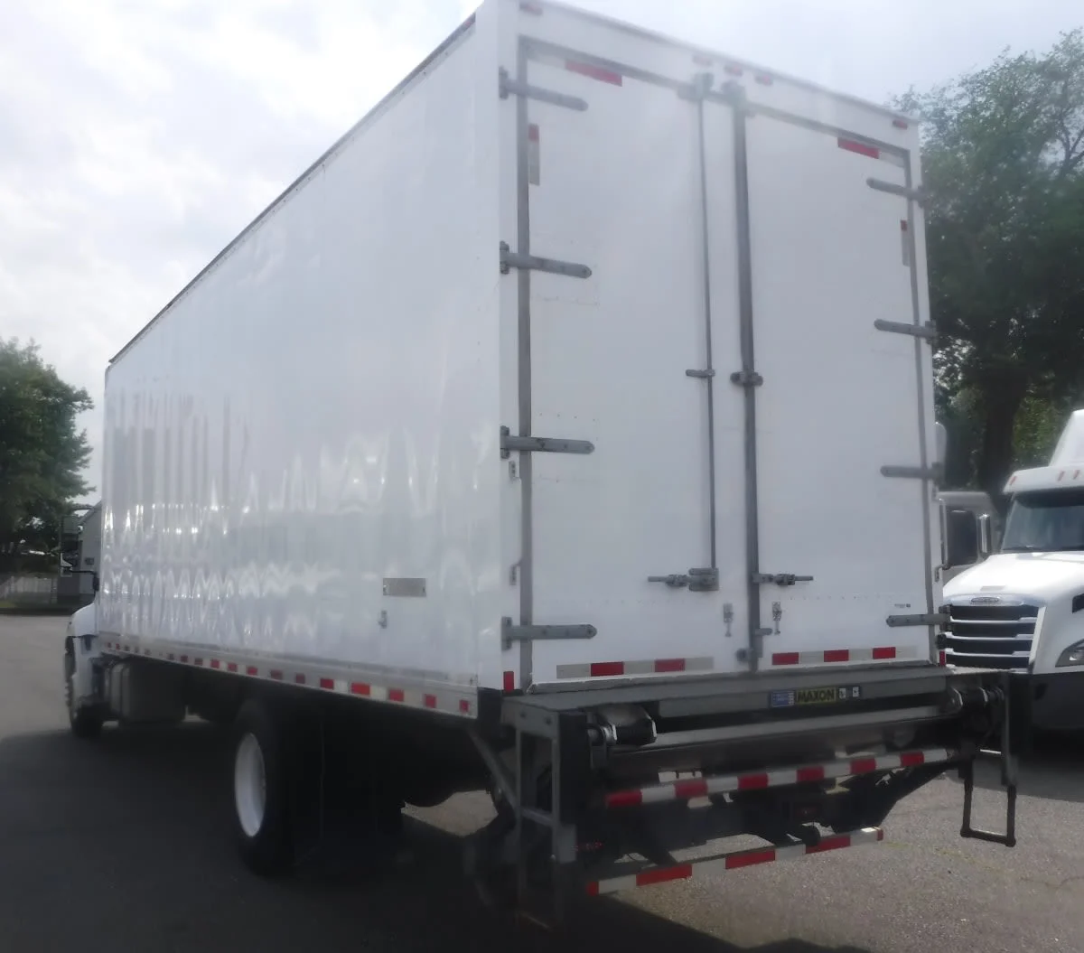 2018 Hino 338 - image 6