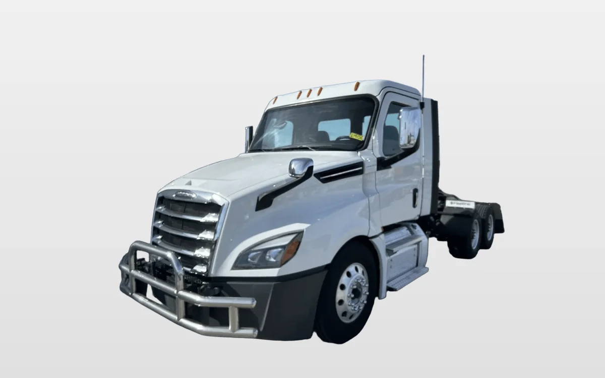 2020 Freightliner Cascadia - image 1