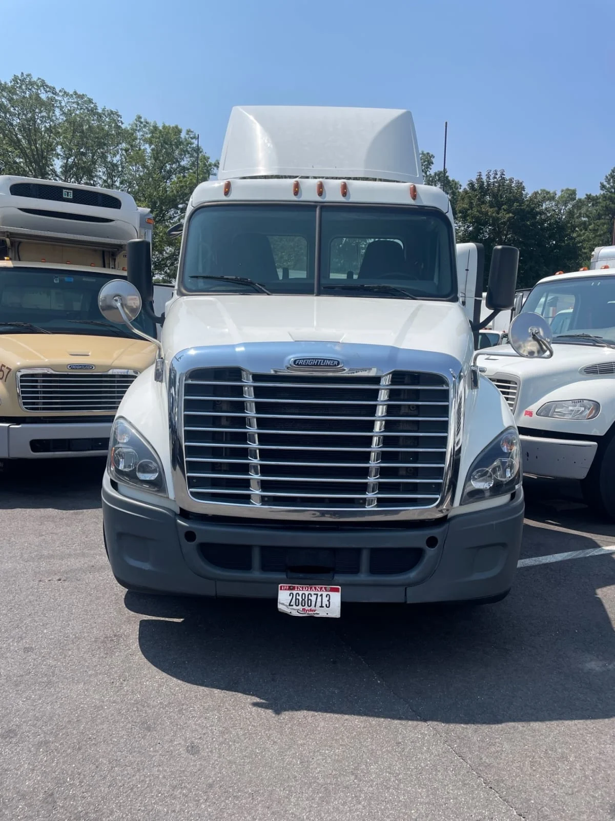 2016 Freightliner Cascadia - image 2