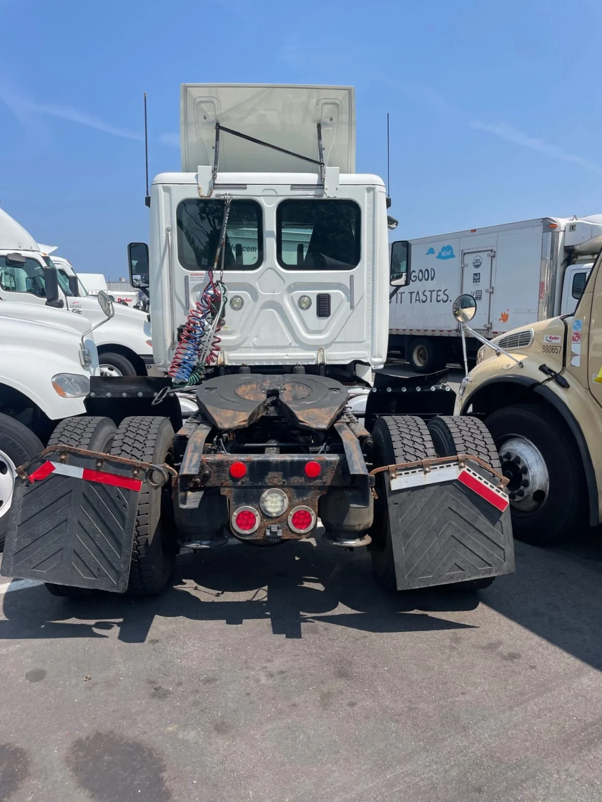 2016 Freightliner Cascadia - image 5