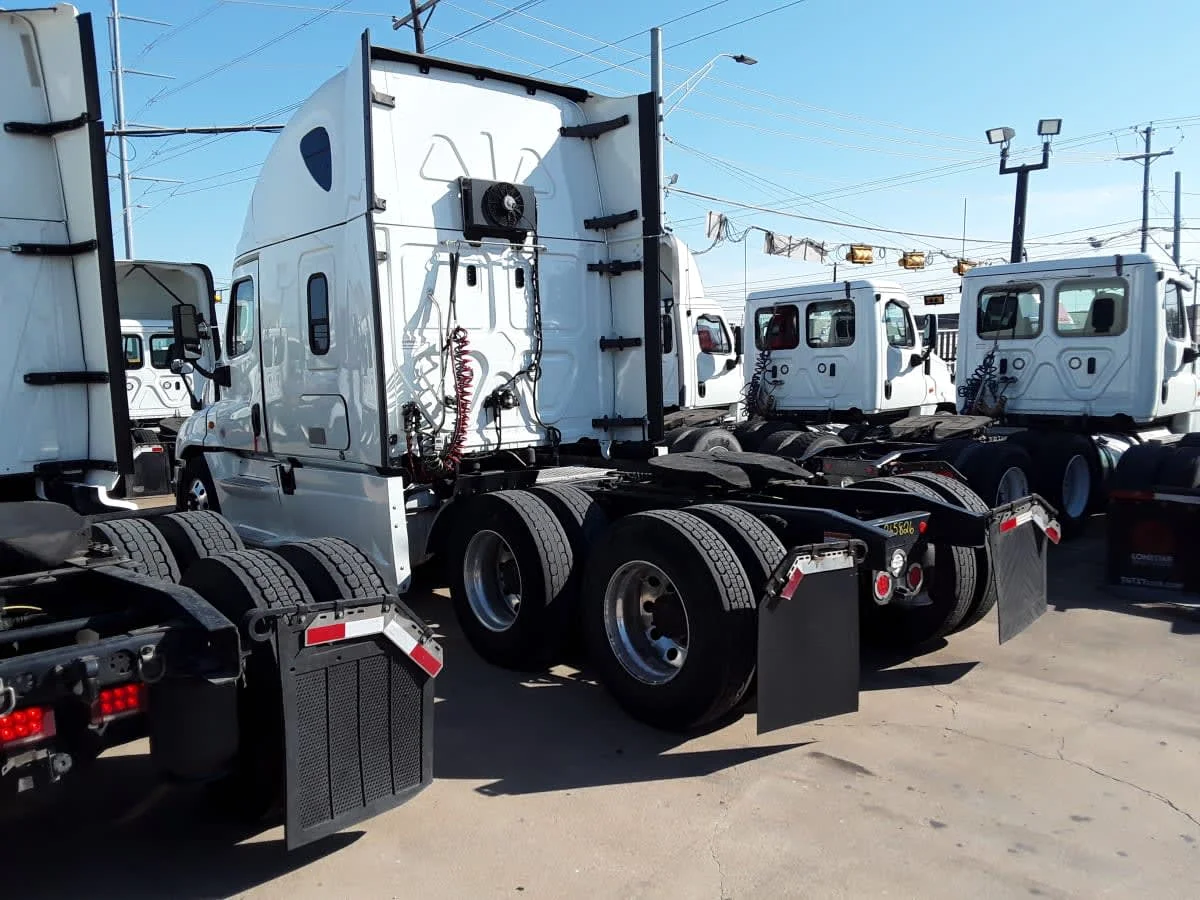2020 Freightliner Cascadia in Dallas, TX — photo 6
