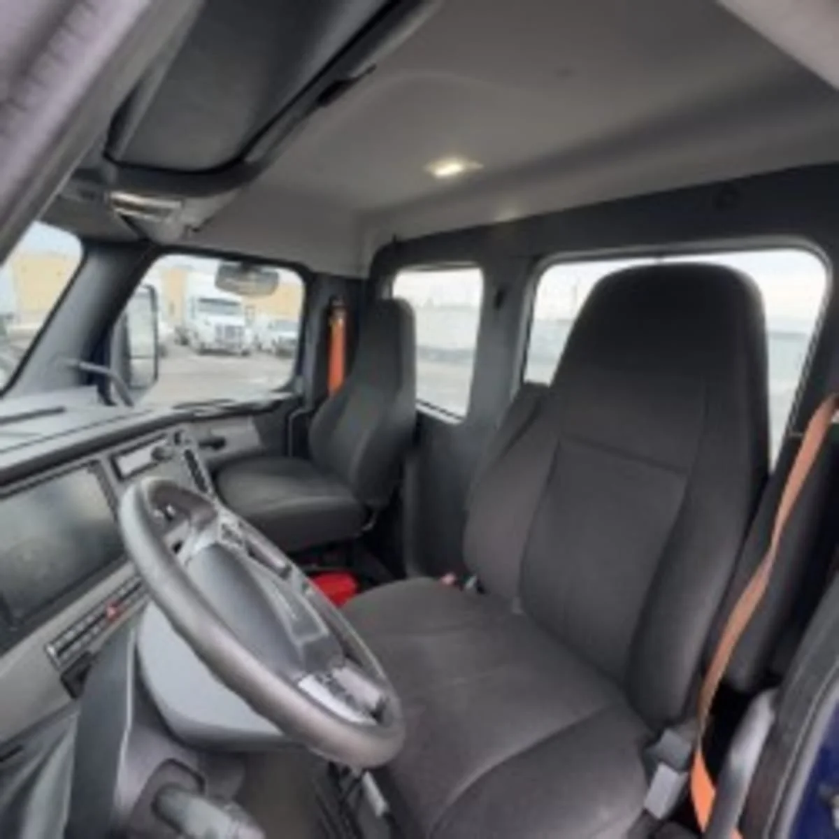 2020 Freightliner Cascadia in Syracuse, NY — photo 7