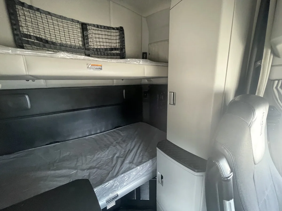 2023 Kenworth T680 — photo 33